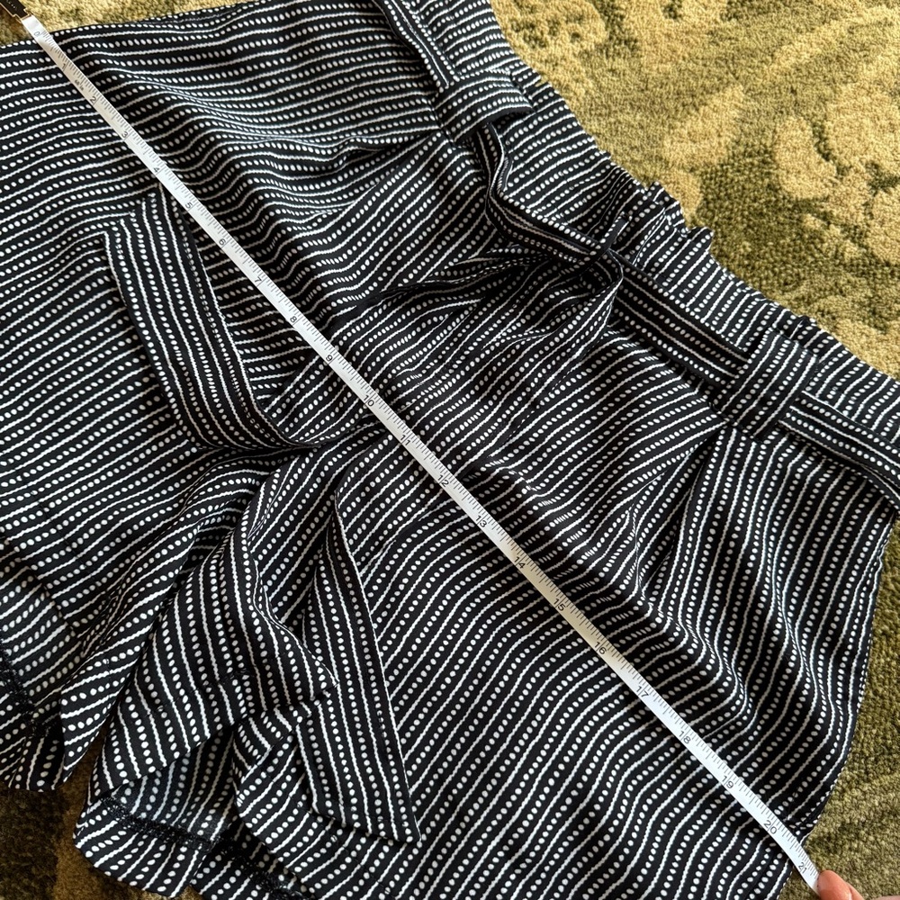 Max studio | high waisted paper bag shorts Black and White Striped - Picture 4 of 10